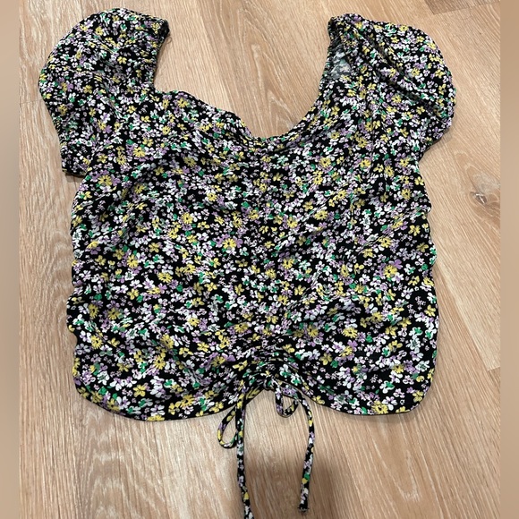 Elodie Tops - NWT Floral Crop Top